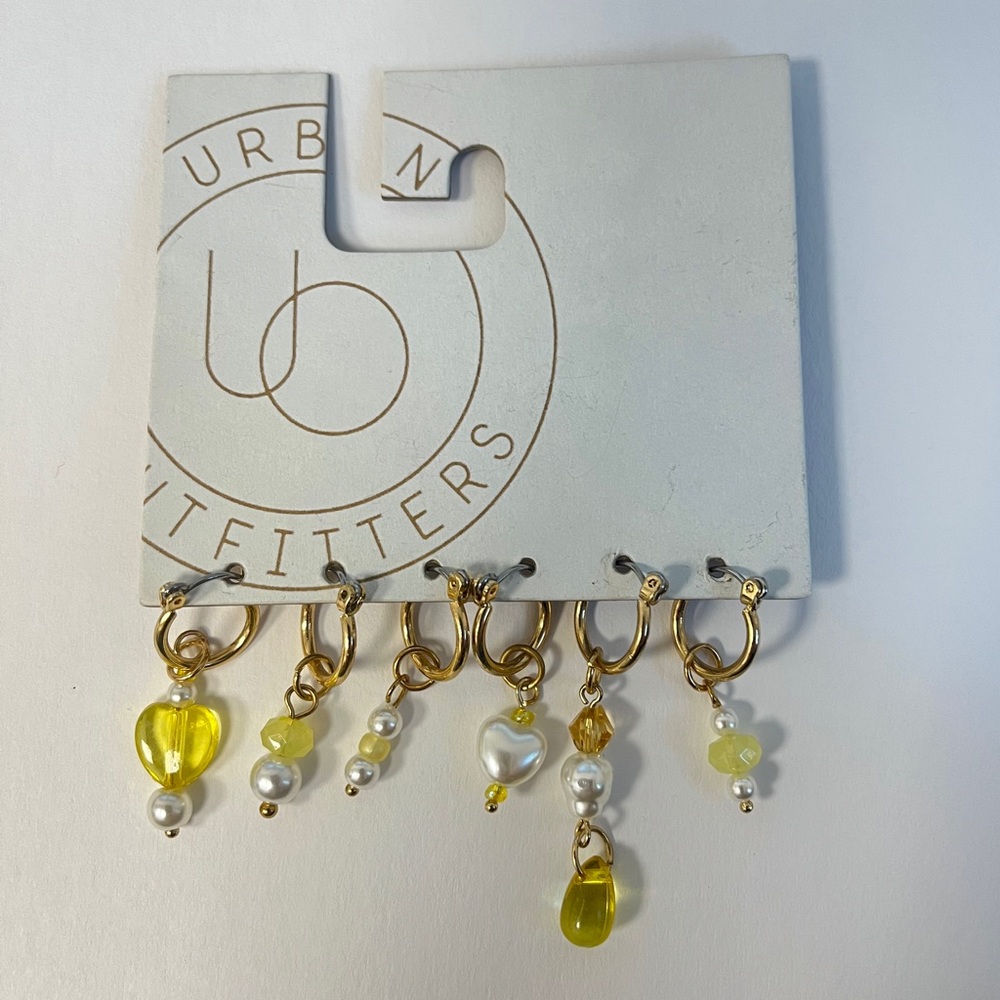 Urban Outfitters 6 pack Yellow Bead and Pearl Mismatch Earring Set Gold Tone